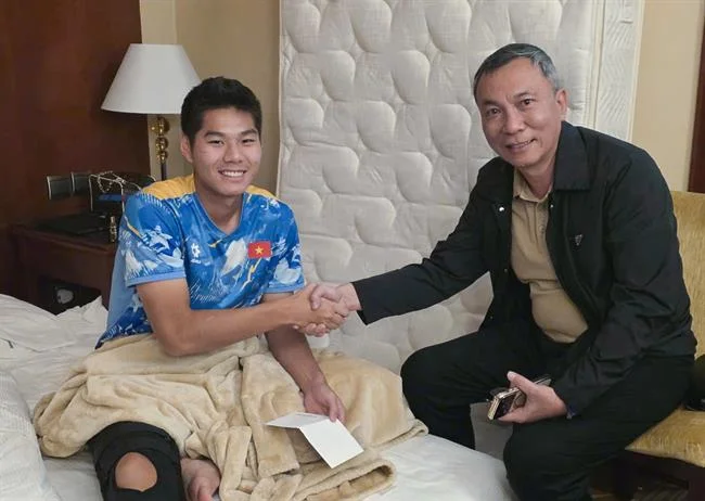 Hình ảnh sân vận động đầy ắp khán giả, thể hiện lợi thế sân nhà trong các trận đấu